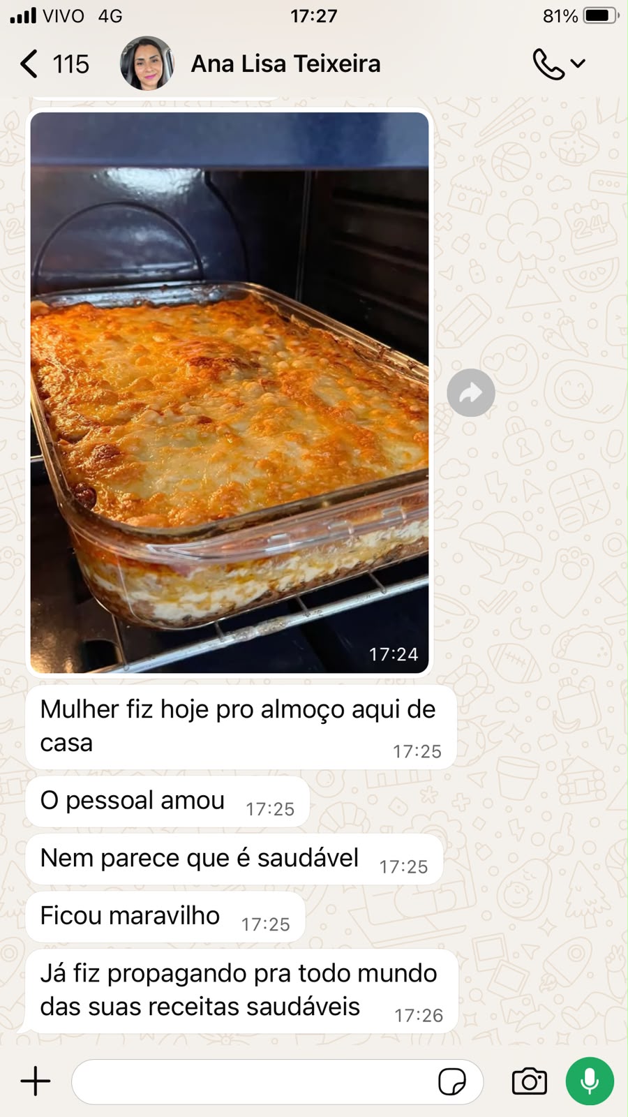 Print de WhatsApp de cliente elogiando a lasanha