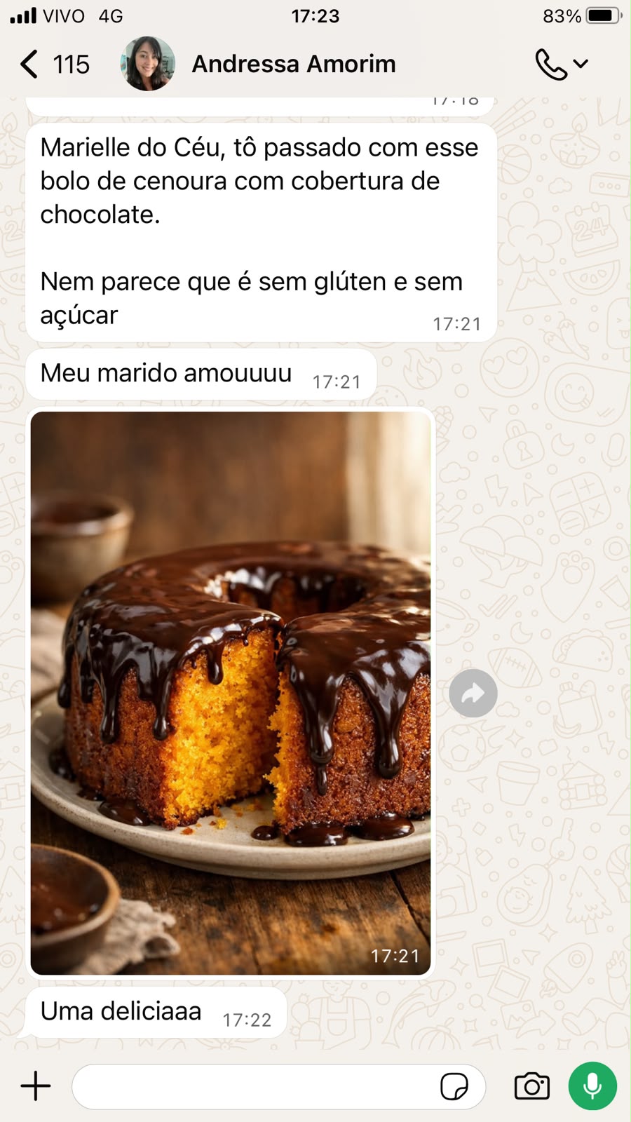 Print de WhatsApp de cliente elogiando o bolo de cenoura